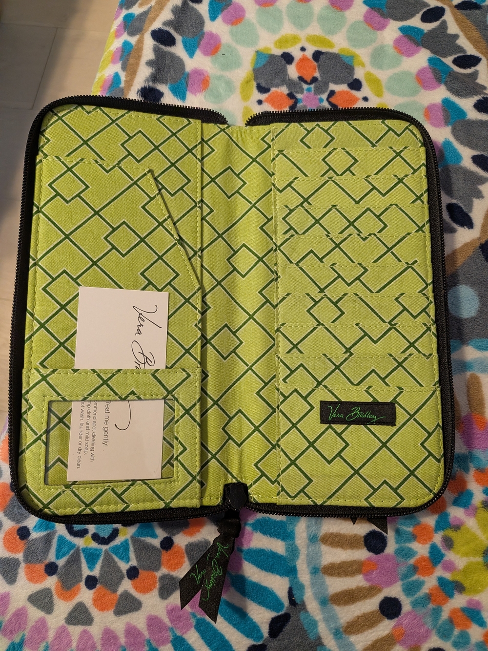 Vera Bradley Retired Print Botanica Quilted Clutch - Picture 3 of 9